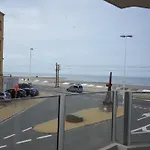 Studio Raversijde with Sea View