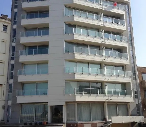 Studio Raversijde with Sea View